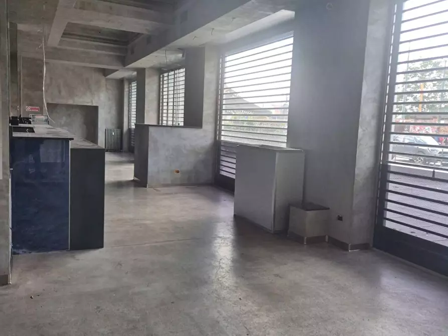 Immagine 8 di Attività commerciale in affitto  in Via Casale a Milano