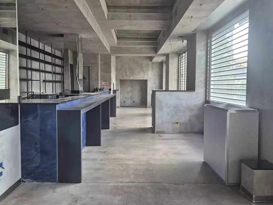 Immagine 9 di Attività commerciale in affitto  in Via Casale a Milano