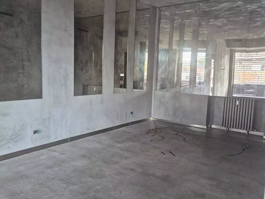 Immagine 10 di Attività commerciale in affitto  in Via Casale a Milano