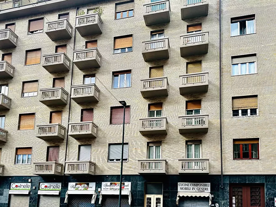 Immagine 33 di Appartamento in vendita  in Via Tunisi 122 a Torino