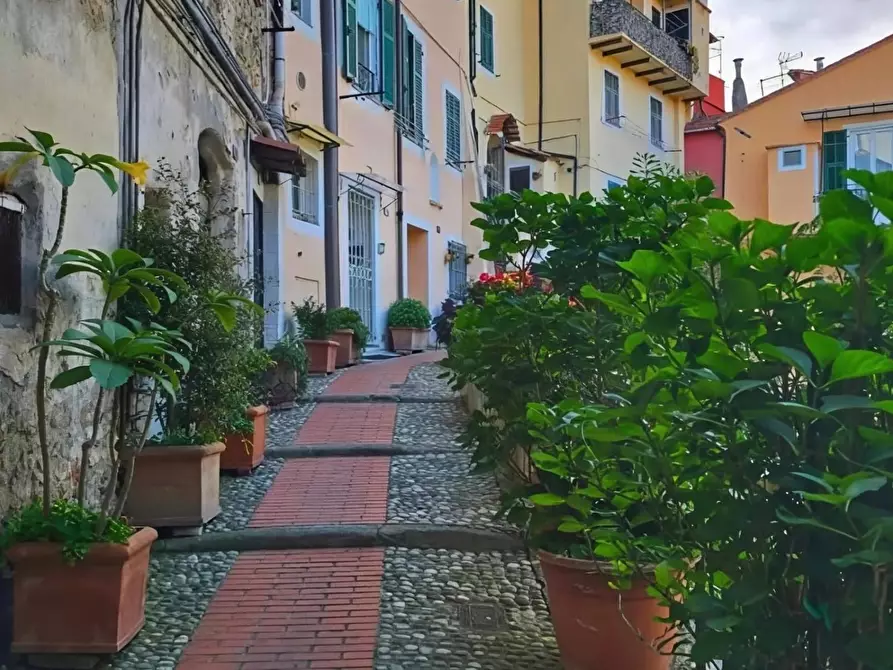 Immagine 1 di Appartamento in vendita  in via Salita alle Mura 20 a Ventimiglia