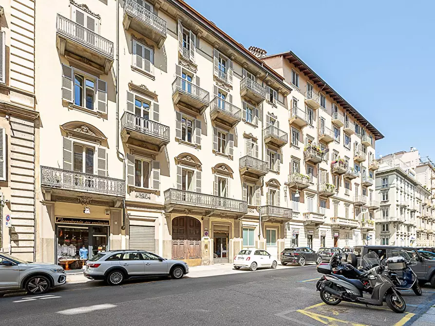 Immagine 1 di Loft/Open space in vendita  in Via Vincenzo Bellini 6 a Torino
