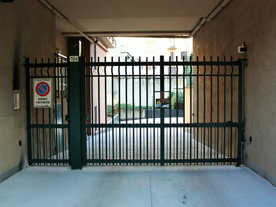 Immagine 2 di Box auto in vendita  in Via Luigi Pagliani 19 a Torino