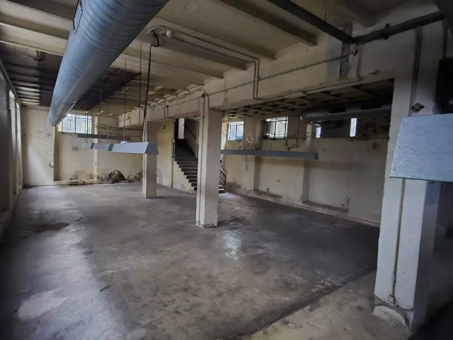 Immagine 11 di Locale commerciale in vendita  in Piazza Venticinque Aprile 9 a Milano