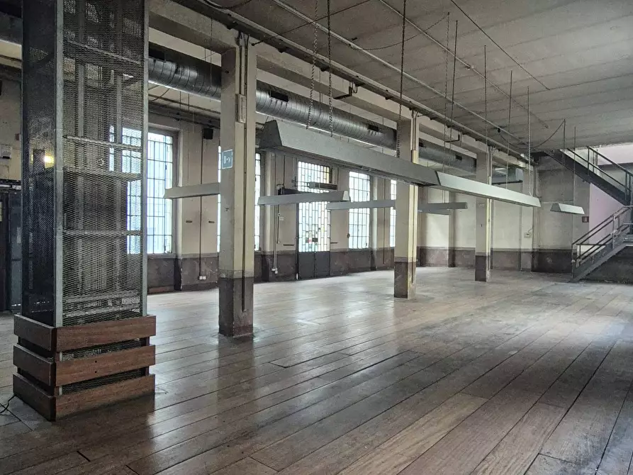 Immagine 2 di Locale commerciale in vendita  in Piazza Venticinque Aprile 9 a Milano