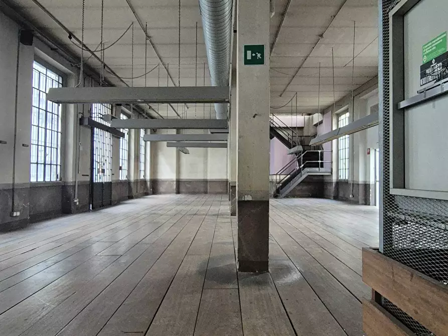 Immagine 5 di Locale commerciale in vendita  in Piazza Venticinque Aprile 9 a Milano