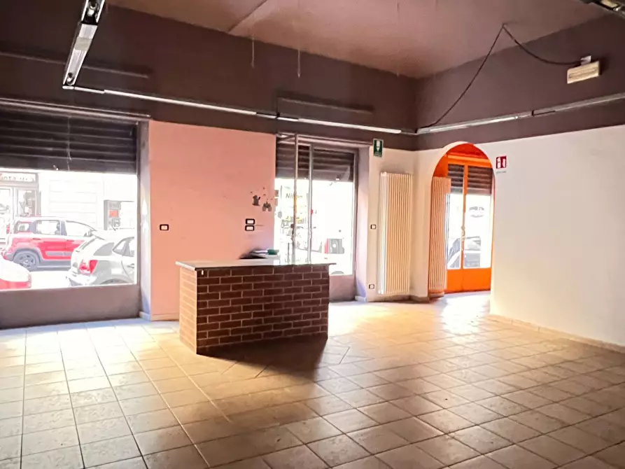 Immagine 2 di Negozio in affitto  in Via Giuseppe Grassi 15 a Torino
