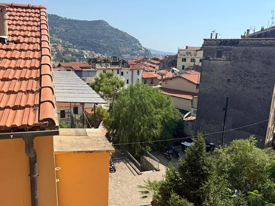 Immagine 18 di Appartamento in vendita  in via Salita alle Mura 20 a Ventimiglia