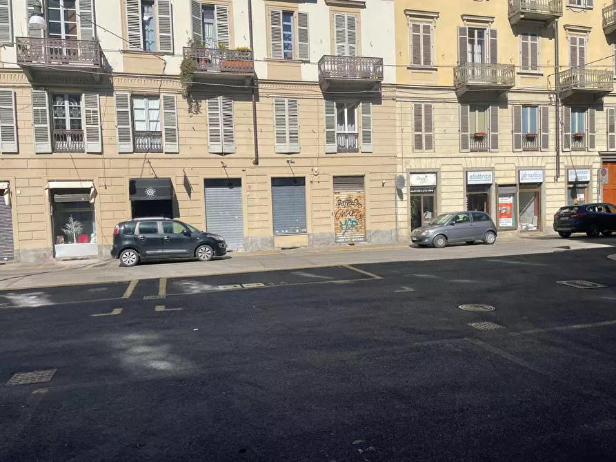 Immagine 2 di Negozio in affitto  in Via Legnano 6 a Torino