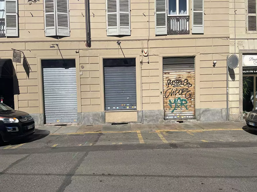 Immagine 1 di Negozio in affitto  in Via Legnano 6 a Torino