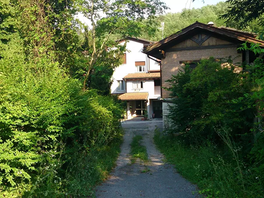 Immagine 1 di Albergo/B&B/Residence in vendita  in via Trieste 1 a Capriva Del Friuli