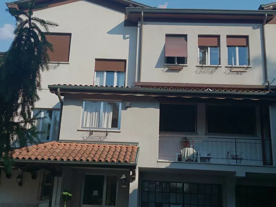 Immagine 3 di Albergo/B&B/Residence in vendita  in via Trieste 1 a Capriva Del Friuli