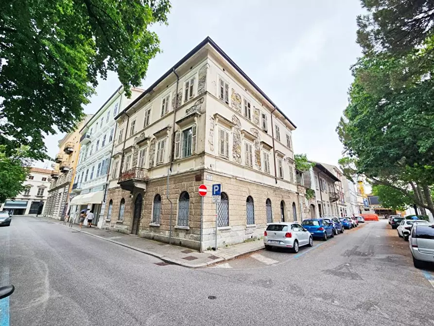 Immagine 1 di Palazzo in vendita  in VIA PETRARCA a Gorizia