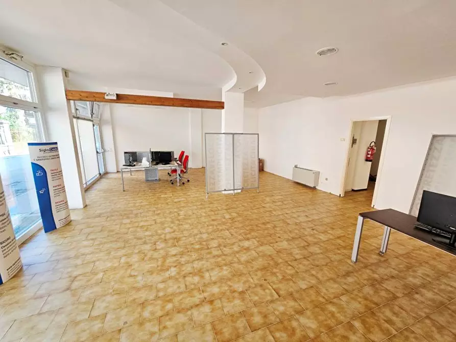 Immagine 6 di Negozio in vendita  in VIA UDINE 70 a Cormons