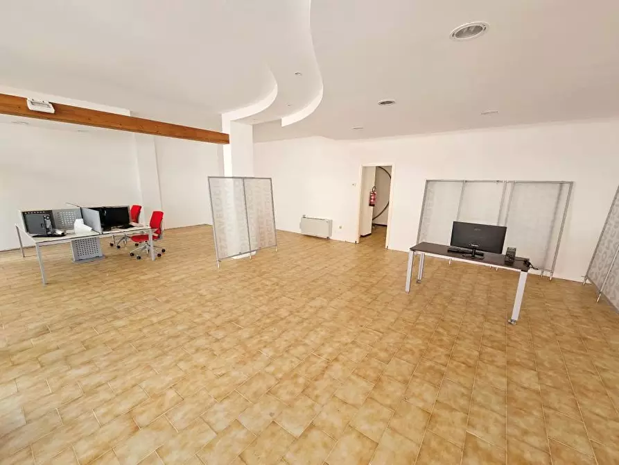 Immagine 8 di Negozio in vendita  in VIA UDINE 70 a Cormons