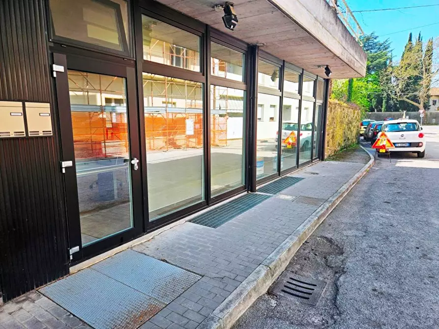 Immagine 4 di Negozio in vendita  in VIA UDINE 70 a Cormons