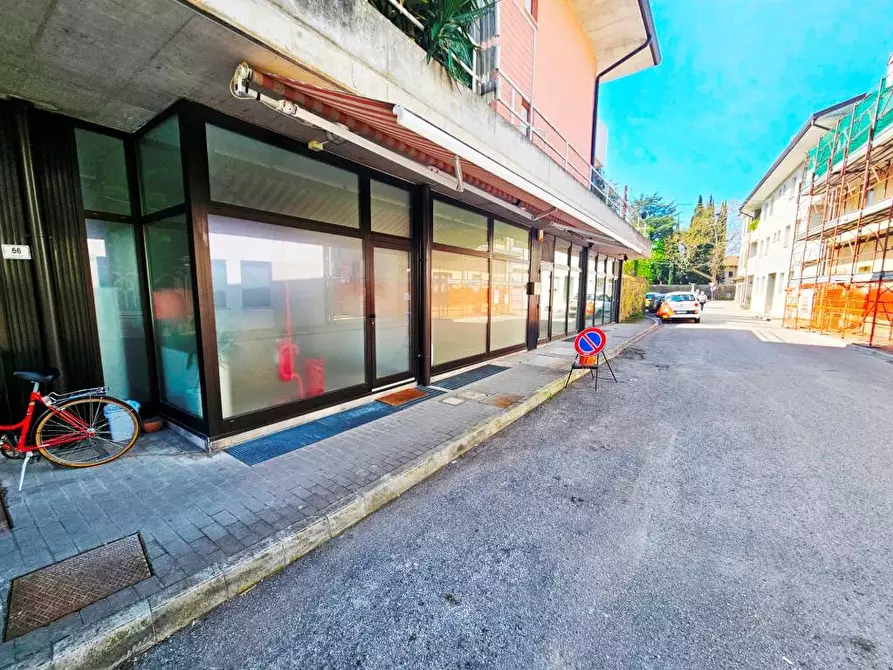 Immagine 2 di Negozio in vendita  in VIA UDINE 70 a Cormons