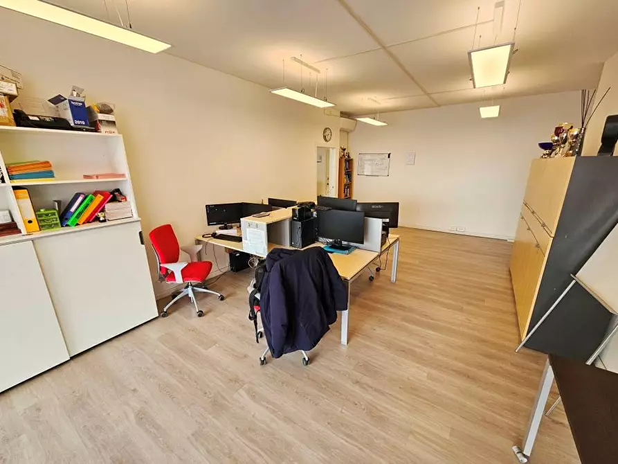 Immagine 12 di Negozio in vendita  in VIA UDINE 70 a Cormons