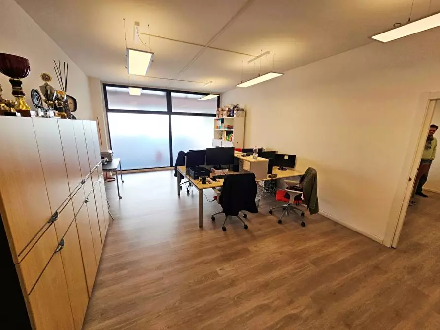 Immagine 13 di Negozio in vendita  in VIA UDINE 70 a Cormons