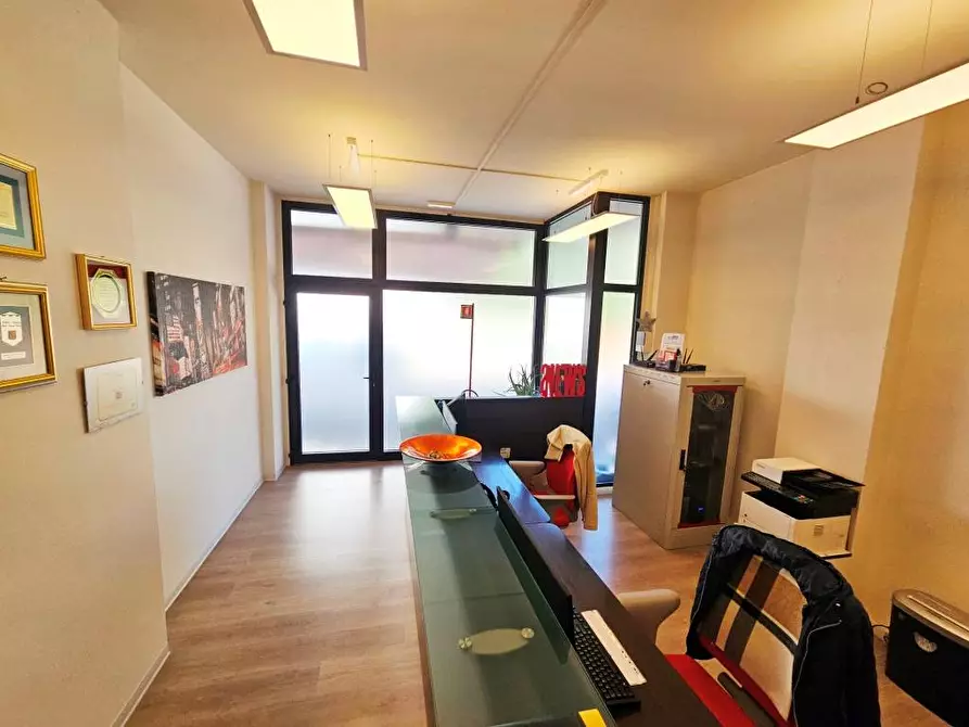 Immagine 11 di Negozio in vendita  in VIA UDINE 70 a Cormons