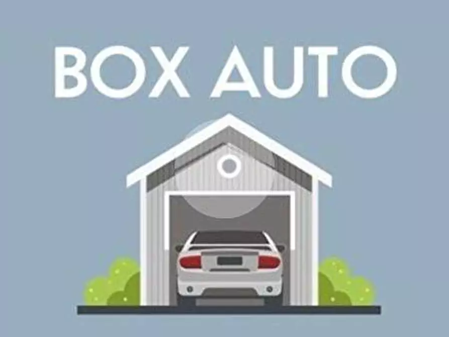 Immagine 1 di Box auto in vendita  in SAURO 20 a Gorizia