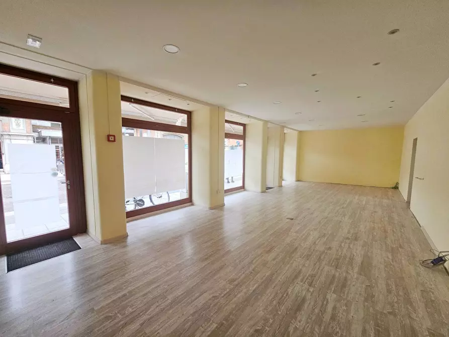 Immagine 5 di Negozio in affitto  in CORSO VERDI 37 a Gorizia