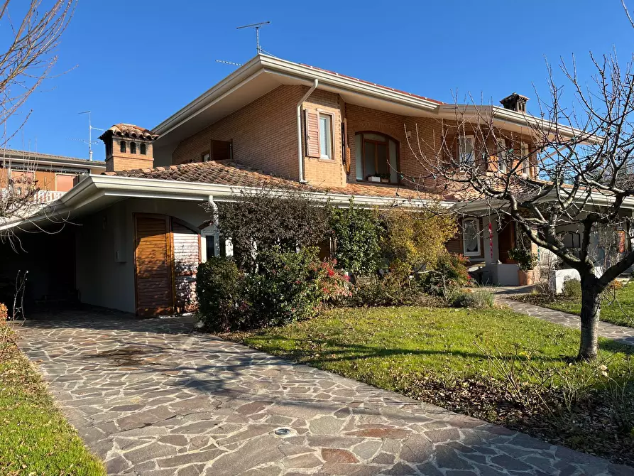 Immagine 1 di Villa in vendita  in VIA FAIDUTTI 14 a Cervignano Del Friuli
