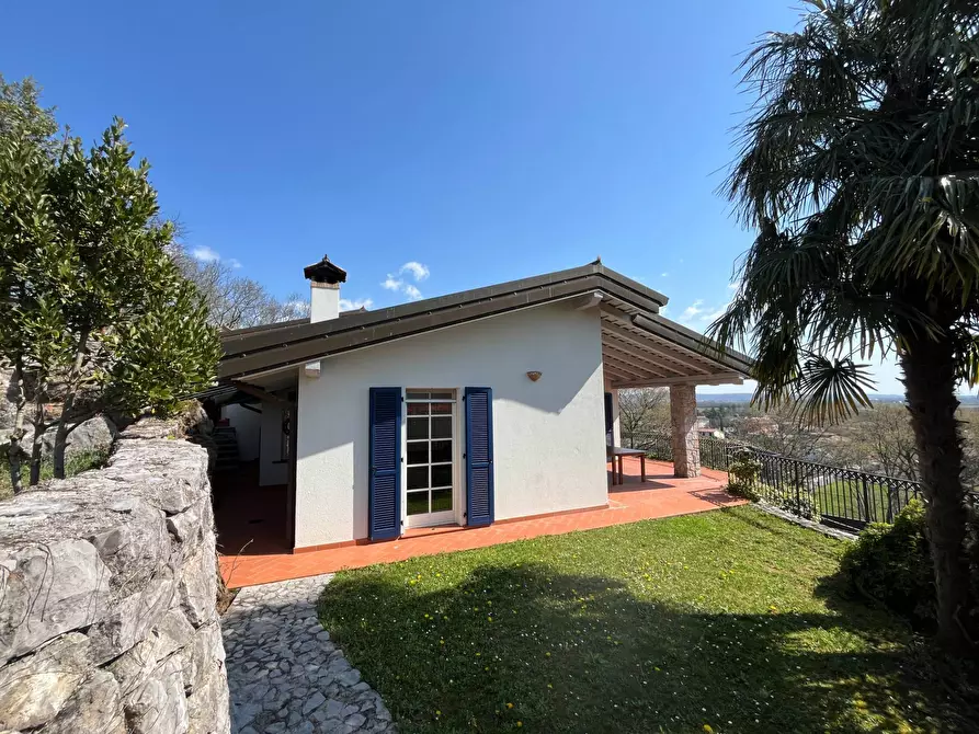 Immagine 2 di Villa in vendita  in VIA DELL'OSSERVATORIO 39 a Medea