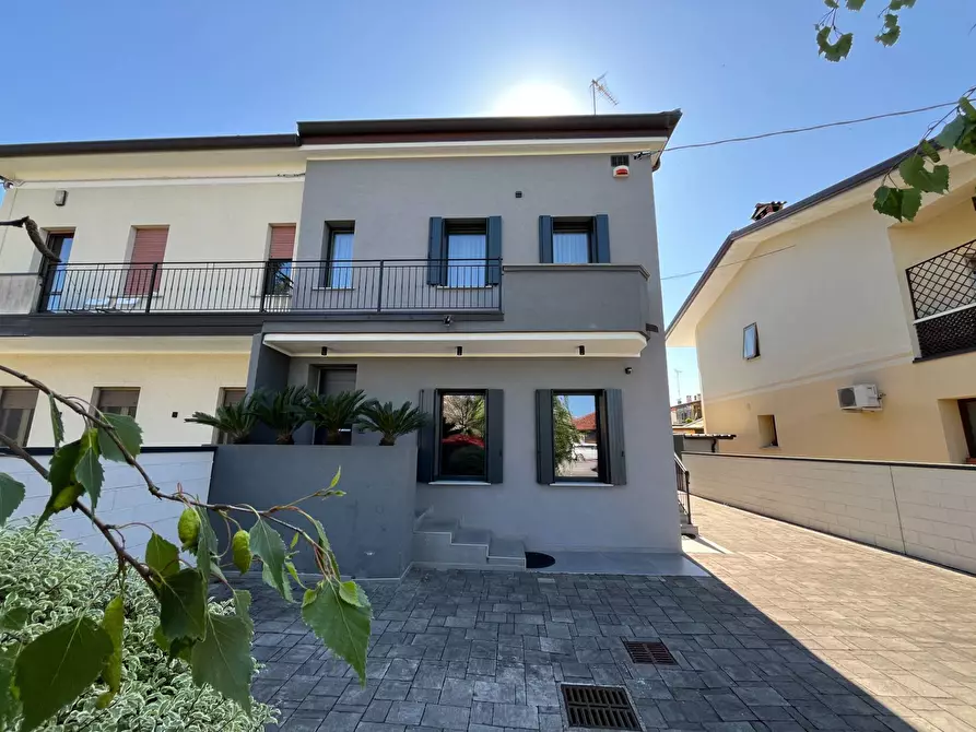 Immagine 2 di Villa in vendita  in Via Redipuglia 45 a Ronchi Dei Legionari