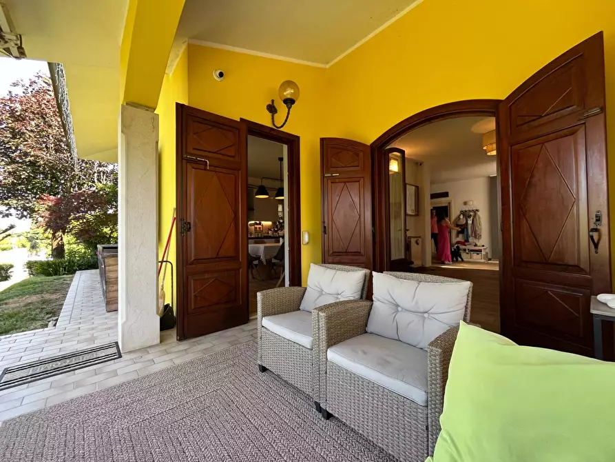 Immagine 5 di Villa in vendita  a Farra D'isonzo