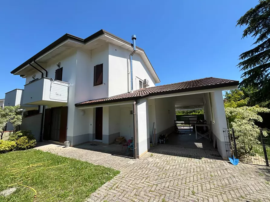 Immagine 1 di Villa in vendita  a Gradisca D'isonzo