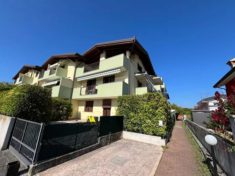 Immagine 1 di Appartamento in vendita  in VIA  PESARO 27 a Staranzano