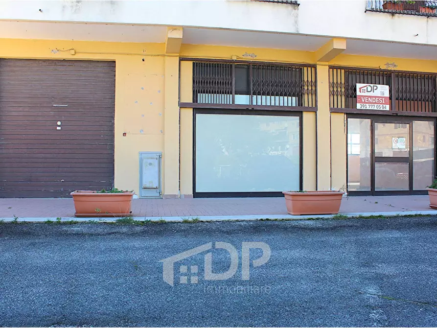 Immagine 3 di Locale commerciale in vendita  in Via Giovanni XXIII a Palombara Sabina