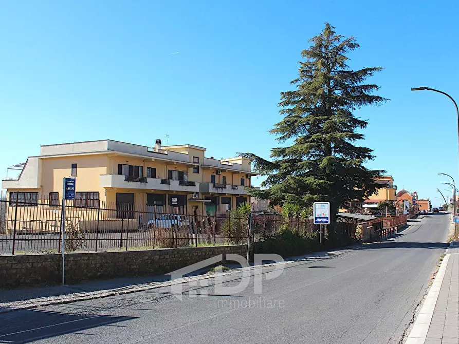 Immagine 39 di Locale commerciale in vendita  in Via Giovanni XXIII a Palombara Sabina