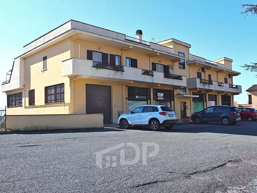 Immagine 4 di Locale commerciale in vendita  in Via Giovanni XXIII a Palombara Sabina