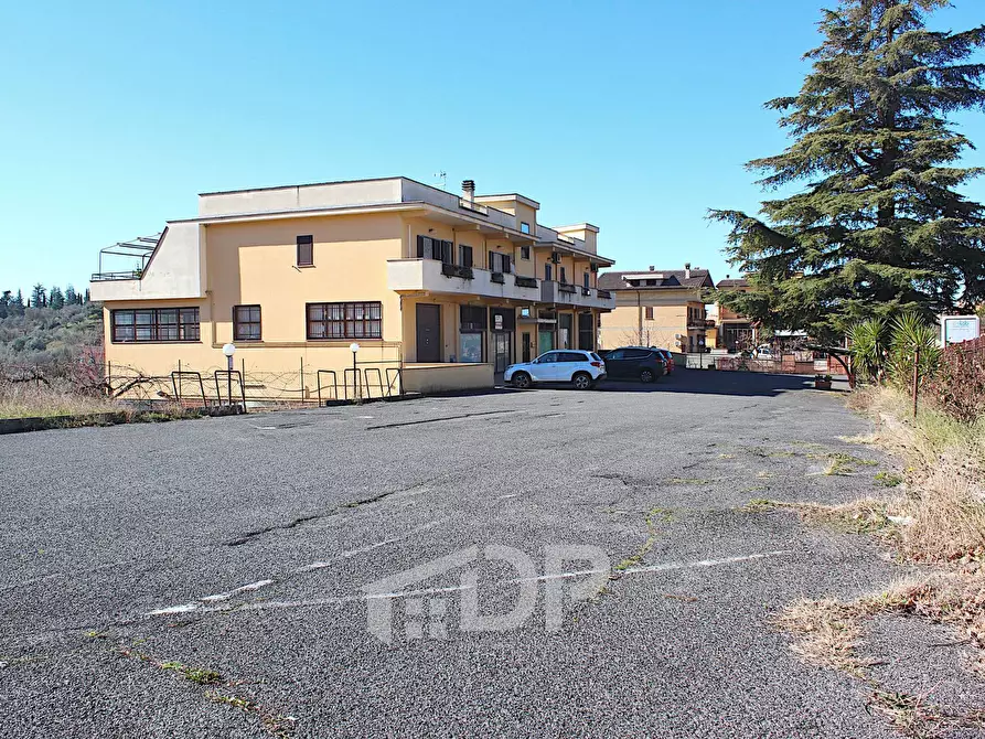 Immagine 35 di Locale commerciale in vendita  in Via Giovanni XXIII a Palombara Sabina