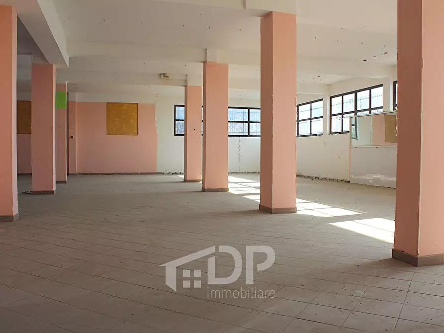 Immagine 8 di Locale commerciale in vendita  in Via Giovanni XXIII a Palombara Sabina