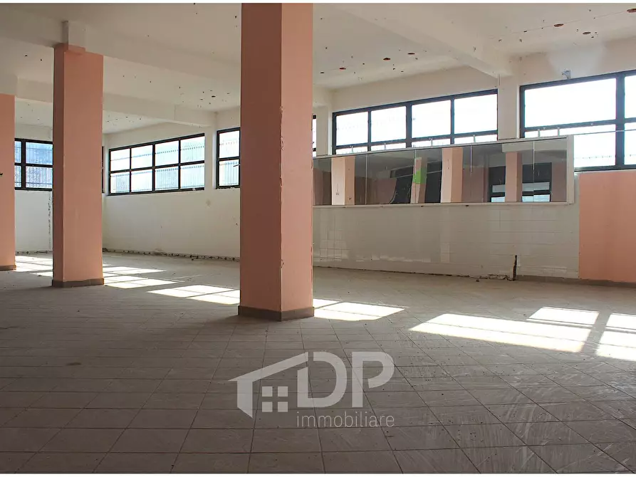 Immagine 10 di Locale commerciale in vendita  in Via Giovanni XXIII a Palombara Sabina