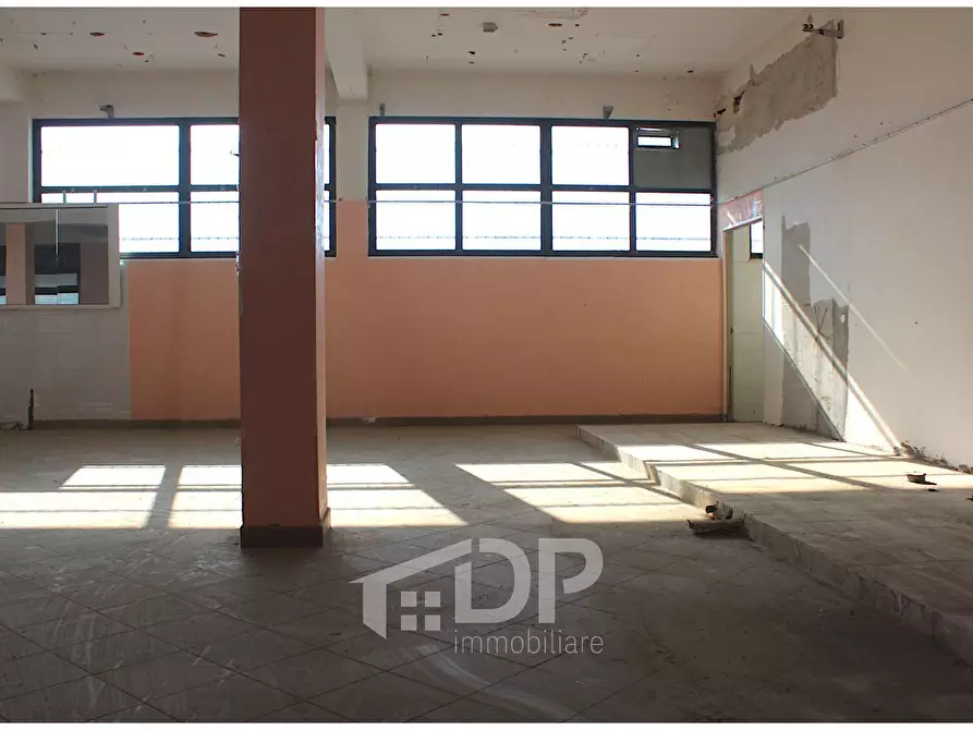 Immagine 11 di Locale commerciale in vendita  in Via Giovanni XXIII a Palombara Sabina