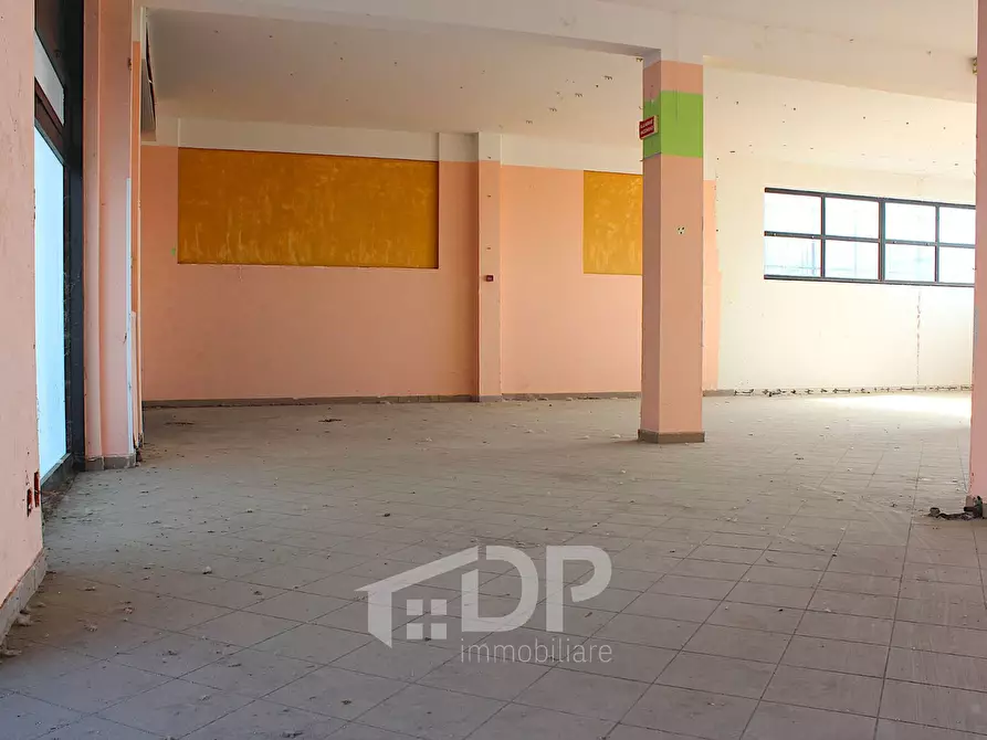 Immagine 12 di Locale commerciale in vendita  in Via Giovanni XXIII a Palombara Sabina