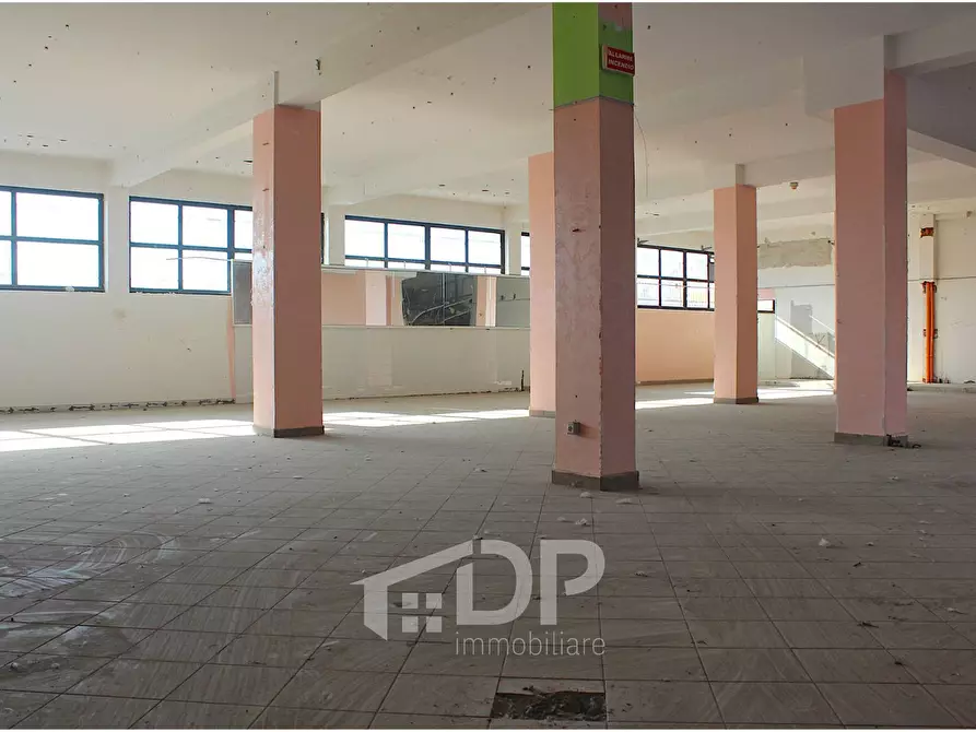 Immagine 15 di Locale commerciale in vendita  in Via Giovanni XXIII a Palombara Sabina