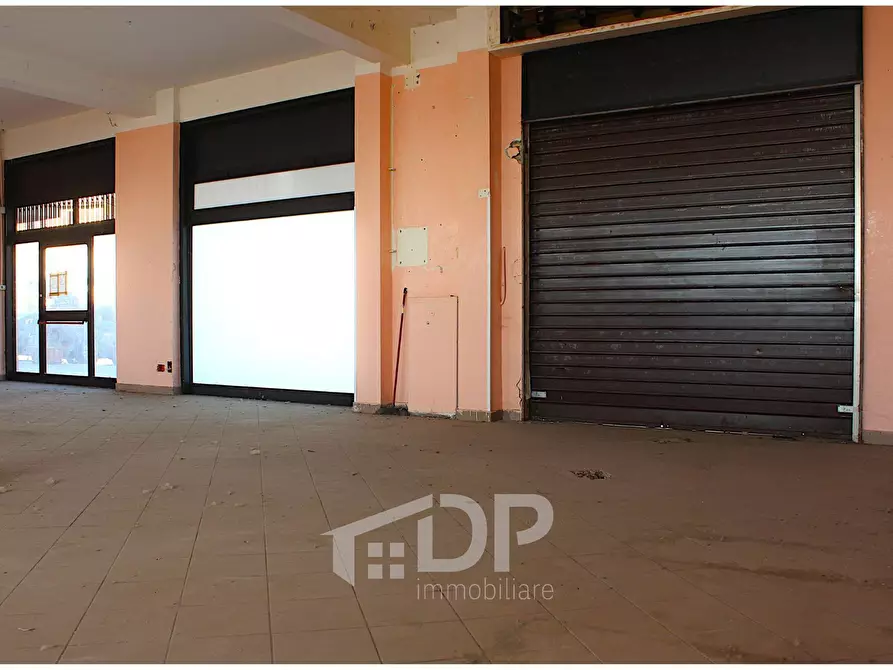 Immagine 16 di Locale commerciale in vendita  in Via Giovanni XXIII a Palombara Sabina