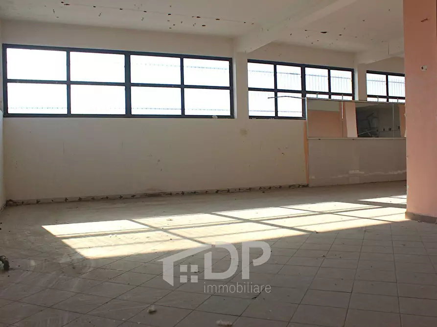 Immagine 18 di Locale commerciale in vendita  in Via Giovanni XXIII a Palombara Sabina