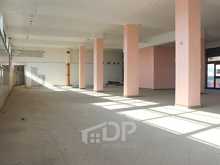 Immagine 19 di Locale commerciale in vendita  in Via Giovanni XXIII a Palombara Sabina