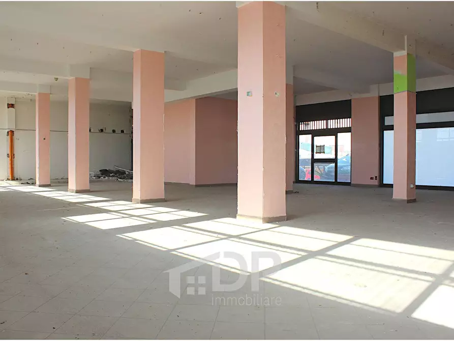 Immagine 21 di Locale commerciale in vendita  in Via Giovanni XXIII a Palombara Sabina