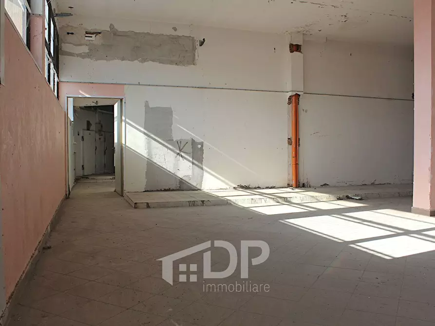 Immagine 23 di Locale commerciale in vendita  in Via Giovanni XXIII a Palombara Sabina