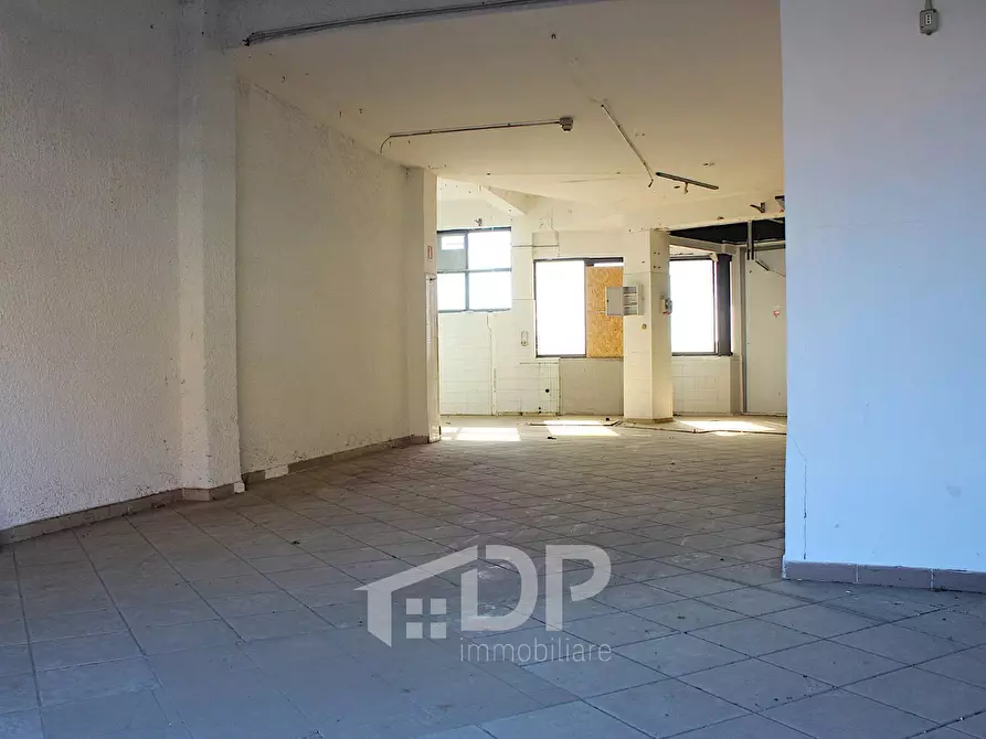 Immagine 29 di Locale commerciale in vendita  in Via Giovanni XXIII a Palombara Sabina