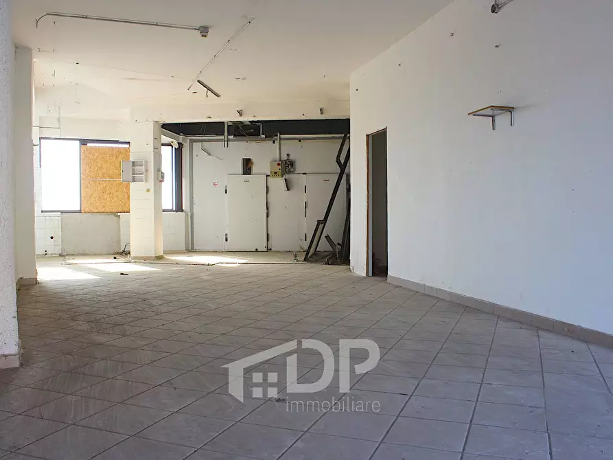 Immagine 31 di Locale commerciale in vendita  in Via Giovanni XXIII a Palombara Sabina