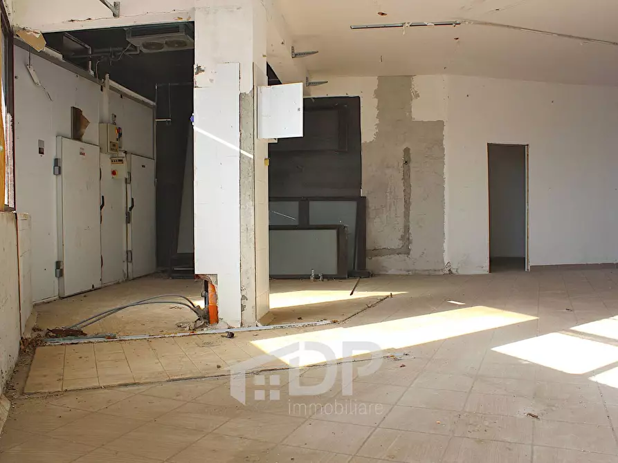 Immagine 24 di Locale commerciale in vendita  in Via Giovanni XXIII a Palombara Sabina