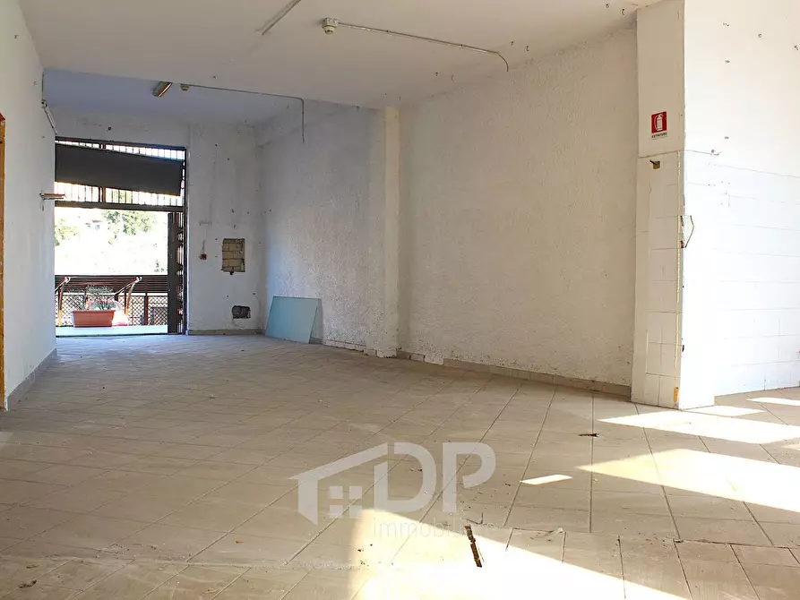 Immagine 28 di Locale commerciale in vendita  in Via Giovanni XXIII a Palombara Sabina